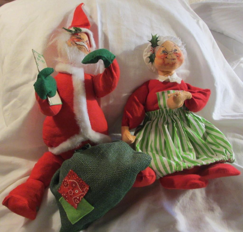 Vintage 15" Annalee Santa & Mrs Claus Dolls Vintage 15" Annalee Santa & Mrs Claus Dolls