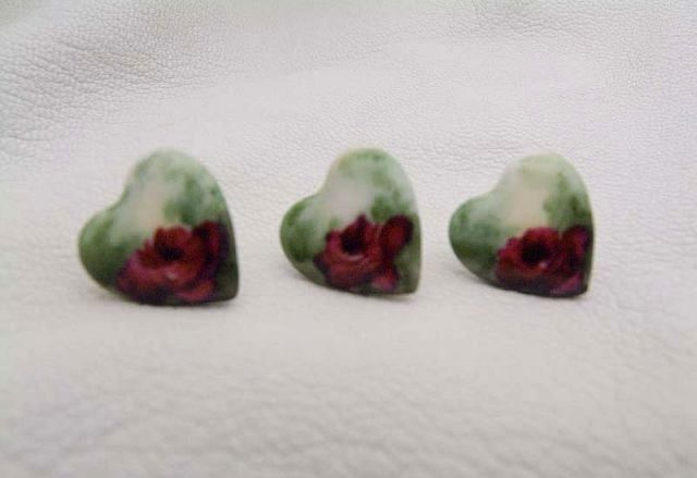 Three - Heart - Buttons - Studs - Hand Painted - Crimson Roses - Rare Three - Heart - Buttons - Studs - Hand Painted - Crimson Roses - Rare