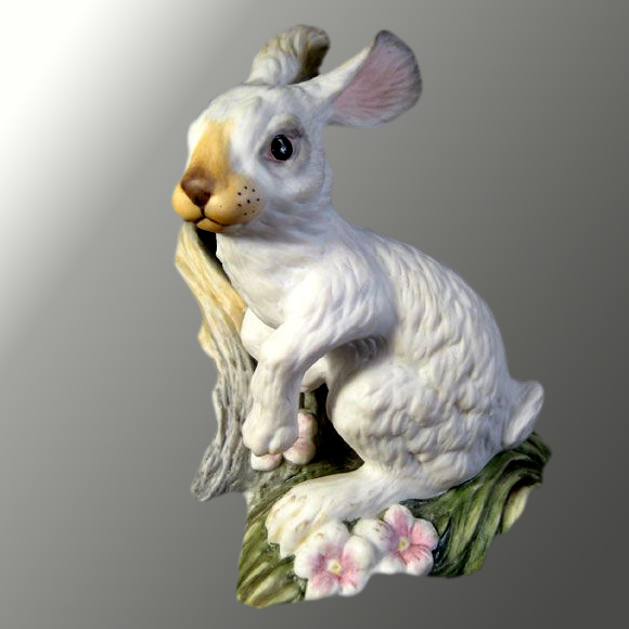 Boehm Snowshoe Hare Porcelain Figure Boehm Snowshoe Hare Porcelain Figure