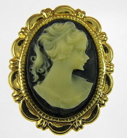 Vintage Cameo Post Earrings Vintage Cameo Post Earrings
