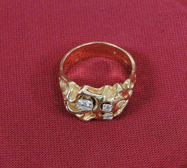 Vintage Men's 14kt Yellow Gold Nugget With Diamond Ring Vintage Men's 14kt Yellow Gold Nugget With Diamond Ring