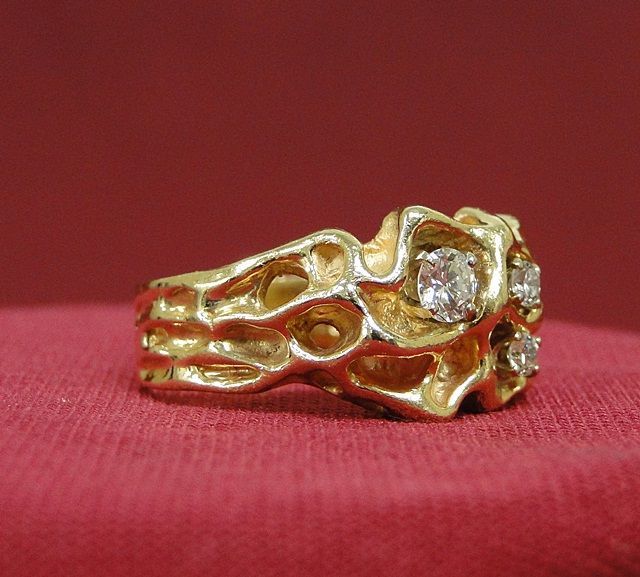 Vintage Men's 14kt Yellow Gold Nugget With Diamond Ring Vintage Men's 14kt Yellow Gold Nugget With Diamond Ring