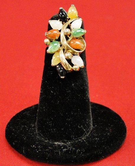 Vintage Multicolor Jade Dinner Ring In 14k Yellow Gold. Vintage Multicolor Jade Dinner Ring In 14k Yellow Gold.