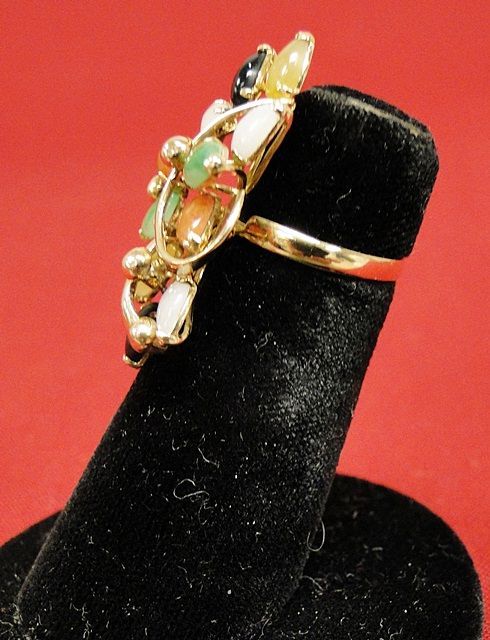 Vintage Multicolor Jade Dinner Ring In 14k Yellow Gold. Vintage Multicolor Jade Dinner Ring In 14k Yellow Gold.