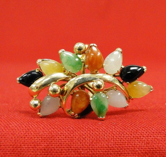 Vintage Multicolor Jade Dinner Ring In 14k Yellow Gold. Vintage Multicolor Jade Dinner Ring In 14k Yellow Gold.