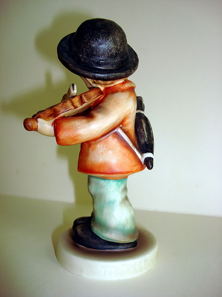 hummel figurine little fiddler