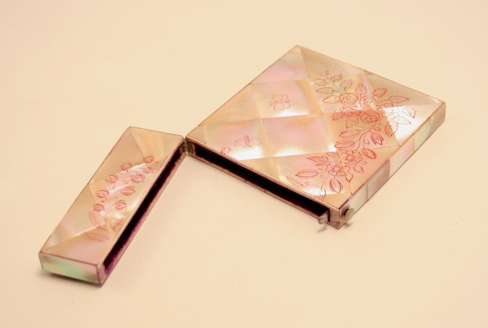 Antique Card Case Carte de Visite Mother of Pearl Etched Carved Pink Butterfly Dragon Fly Antique Card Case Carte de Visite Mother of Pearl Etched Carved Pink Butterfly Dragon Fly