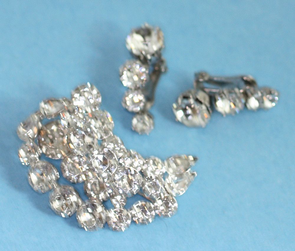 Vintage KRAMER Crystal Rhinestone Brooch and Earrings Vintage KRAMER Crystal Rhinestone Brooch and Earrings