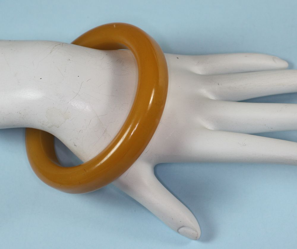 Vintage Bakelite Bangle Bracelet Butterscotch Yellow Vintage Bakelite Bangle Bracelet Butterscotch Yellow