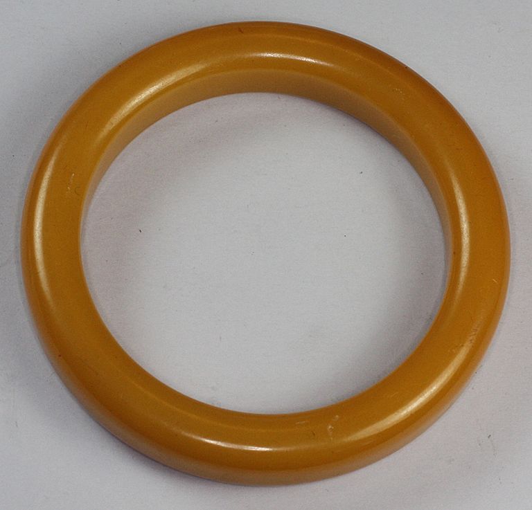 Vintage Bakelite Bangle Bracelet Butterscotch Yellow Vintage Bakelite Bangle Bracelet Butterscotch Yellow