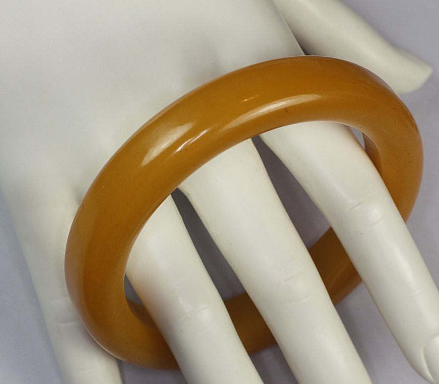 Vintage Bakelite Bangle Bracelet Butterscotch Yellow Vintage Bakelite Bangle Bracelet Butterscotch Yellow