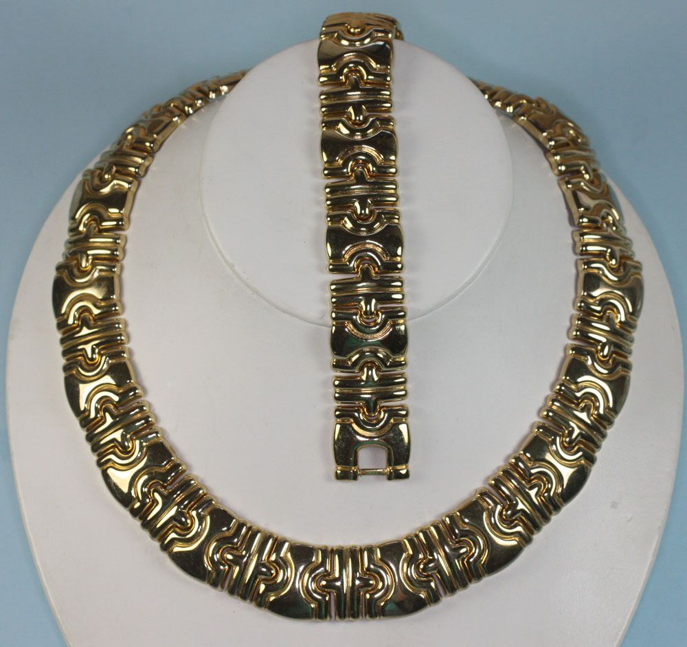 Gold Tone Choker Necklace Bracelet Set Dimensional Geometric Gold Tone Choker Necklace Bracelet Set Dimensional Geometric