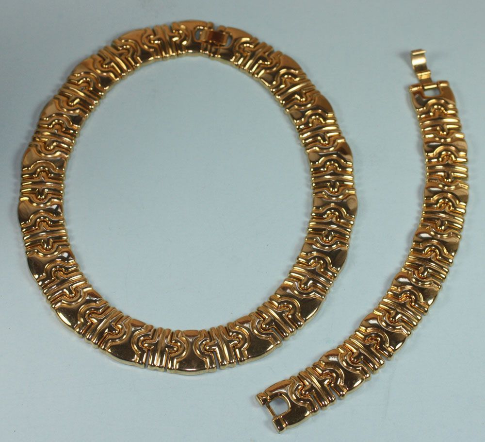 Gold Tone Choker Necklace Bracelet Set Dimensional Geometric Gold Tone Choker Necklace Bracelet Set Dimensional Geometric