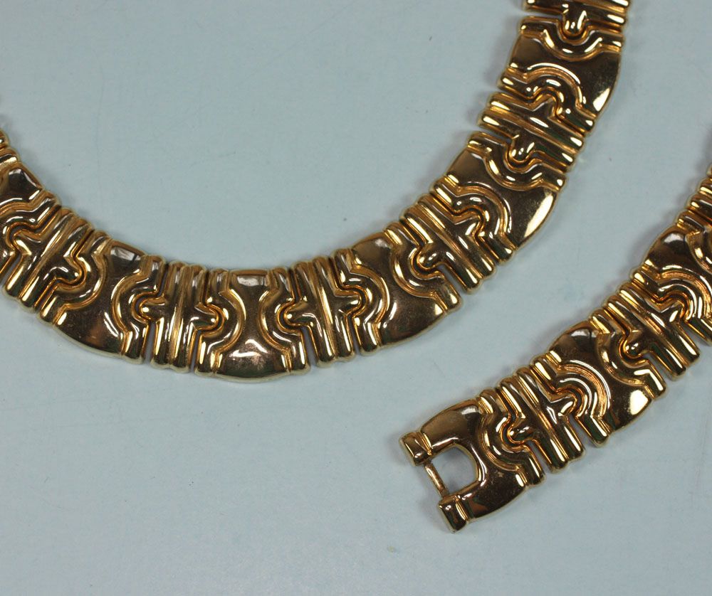 Gold Tone Choker Necklace Bracelet Set Dimensional Geometric Gold Tone Choker Necklace Bracelet Set Dimensional Geometric