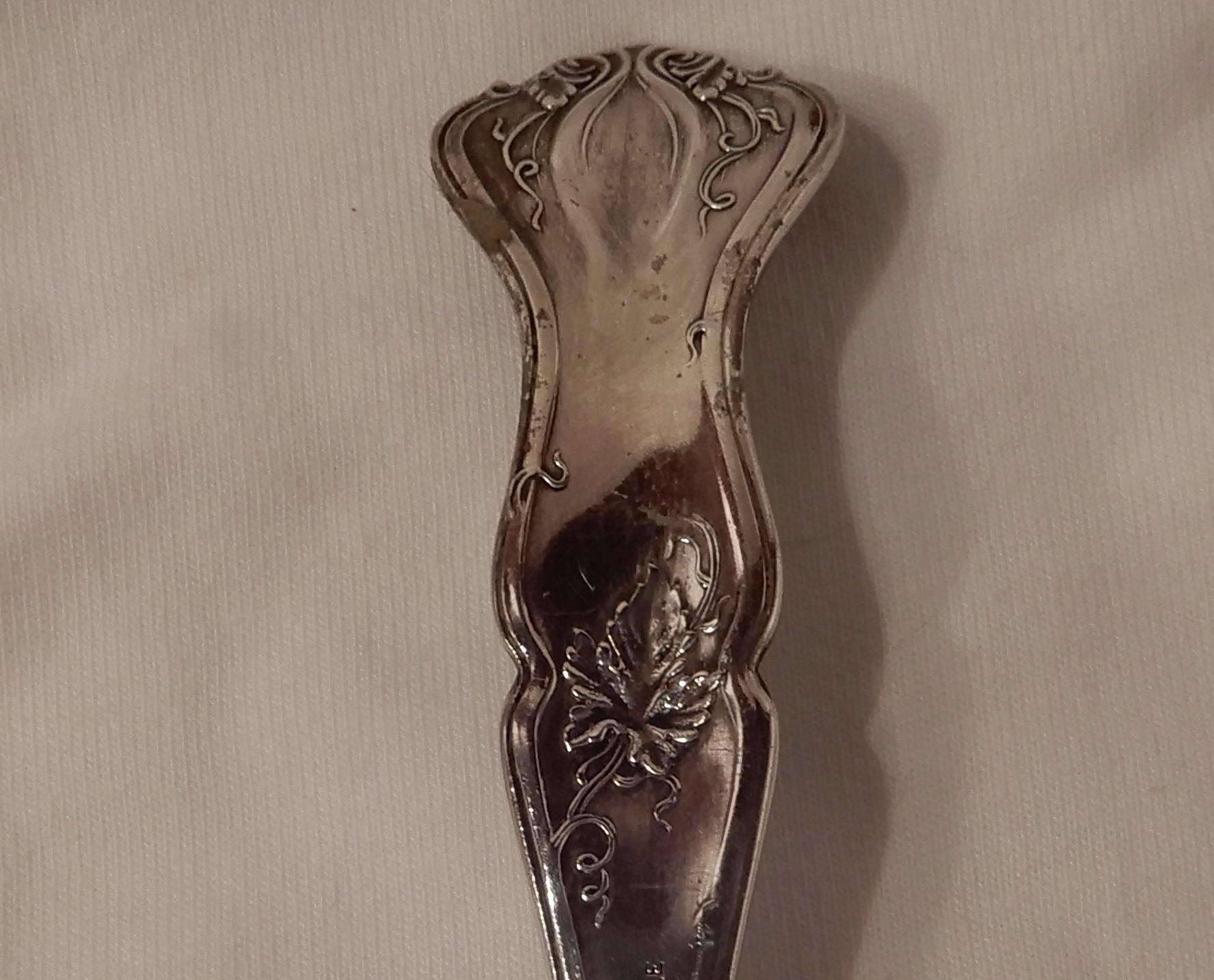 Rogers Brothers Triple Silver Plate 19th Century Grape Pattern Serving/Meat Fork Rogers Brothers Triple Silver Plate 19th Century Grape Pattern Serving/Meat Fork
