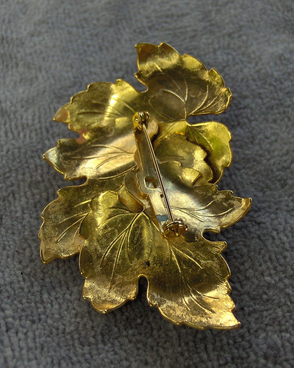 Elegant Enamel Leaf Pin in Muted Fall Colors Elegant Enamel Leaf Pin in Muted Fall Colors