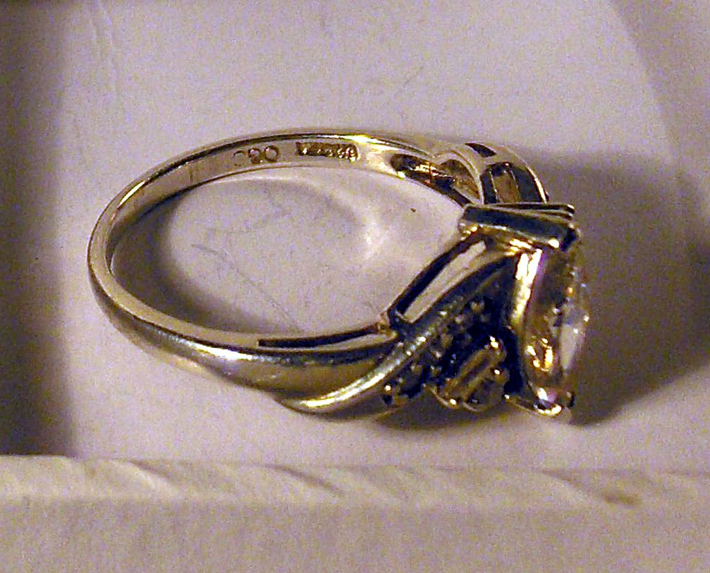 Beautiful CZ and Sterling Silver Engagement Ring Beautiful CZ and Sterling Silver Engagement Ring