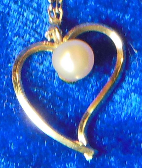 Pretty Pearl and Open Witches Heart Pendant Necklace Signed Krementz Pretty Pearl and Open Witches Heart Pendant Necklace Signed Krementz