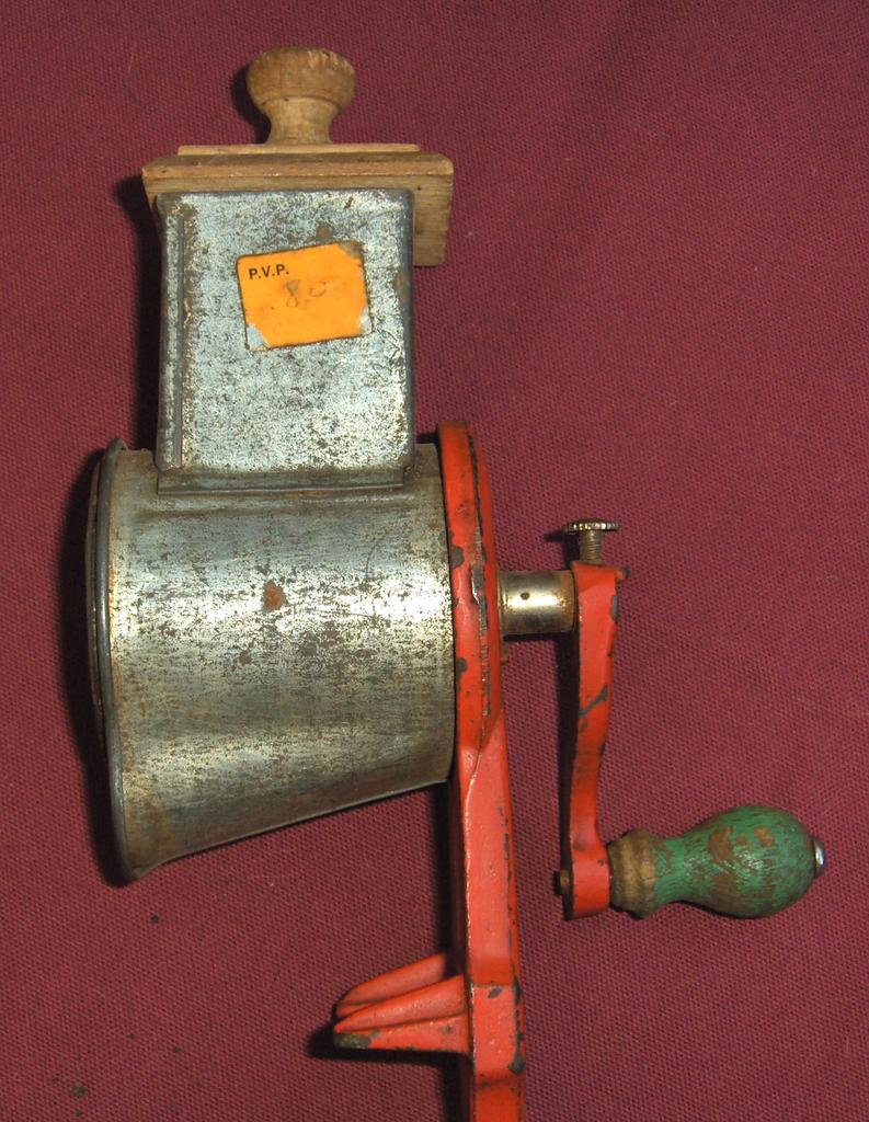 Old Elma 1444 Nutmeg Grater Old Elma 1444 Nutmeg Grater