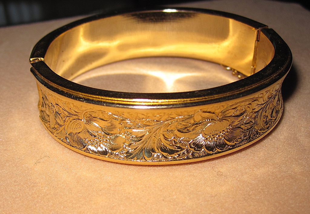 Vintage Bracelet Hinged Bangle Vintage Bracelet Hinged Bangle
