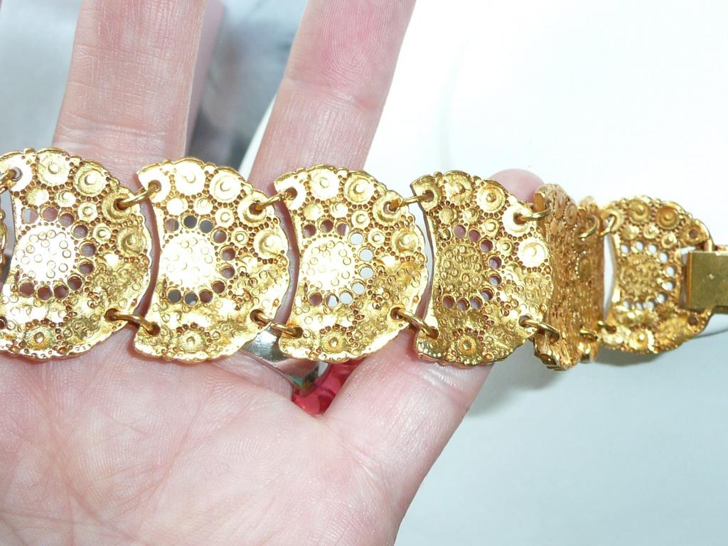 Bold 1980's Wide Heavy Gold Tone Bracelet Bold 1980's Wide Heavy Gold Tone Bracelet