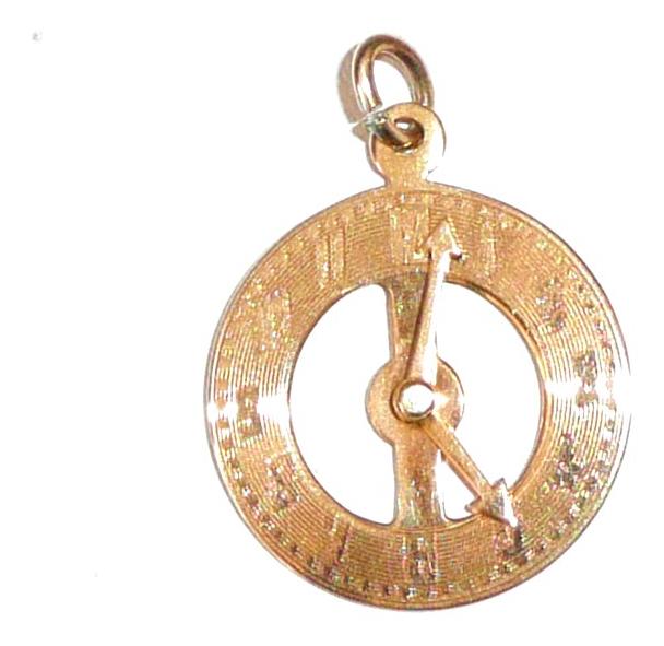 Vintage 14K Solid Yellow Gold Lady Golfer Charm or Pendant Vintage 14K Solid Yellow Gold Lady Golfer Charm or Pendant