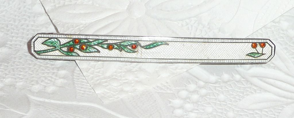 Beautiful Victorian Enamel Bar Pin White with Berries Beautiful Victorian Enamel Bar Pin White with Berries