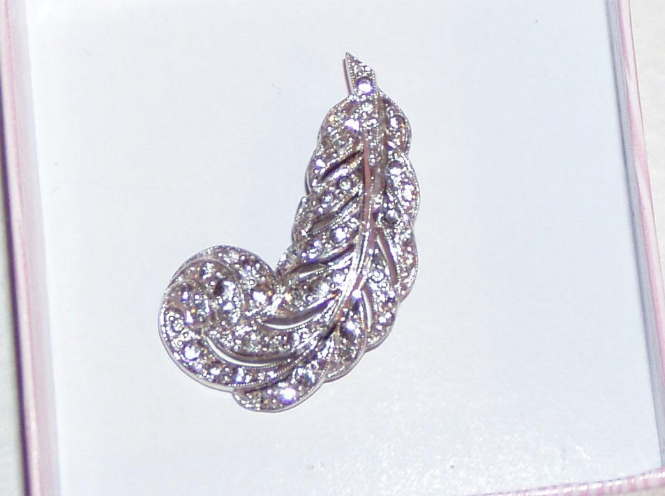 Vintage Feather Dress Clip Vintage Feather Dress Clip
