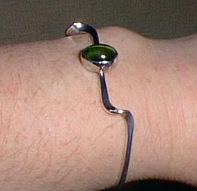 Modern Silver Bracelet with Green Cats Eye Stone Modern Silver Bracelet with Green Cats Eye Stone