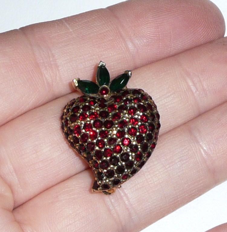 Jomaz Fruit Pin Strawberry Jomaz Fruit Pin Strawberry
