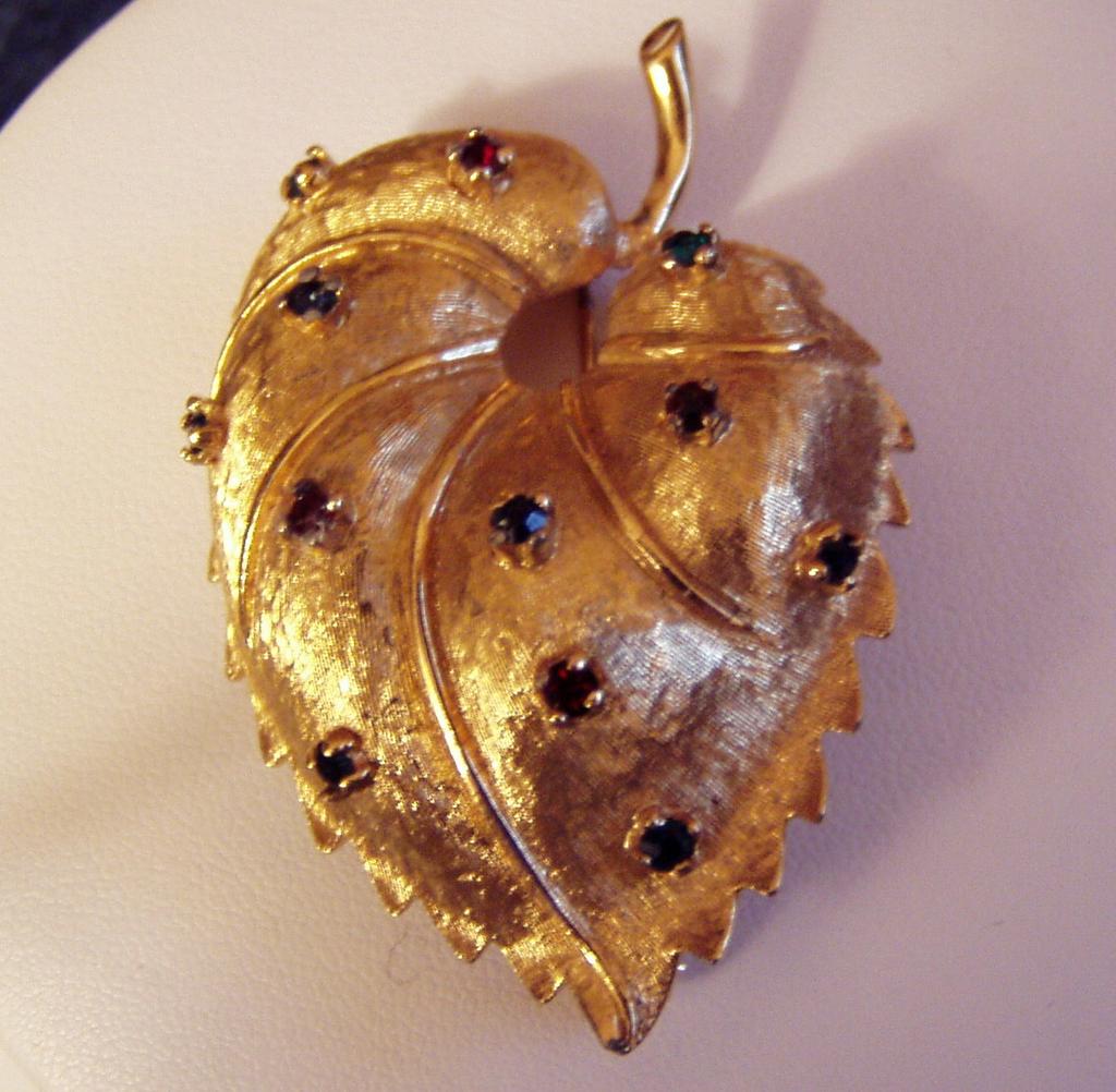 Bright Golden Jomaz Leaf Brooch Bright Golden Jomaz Leaf Brooch
