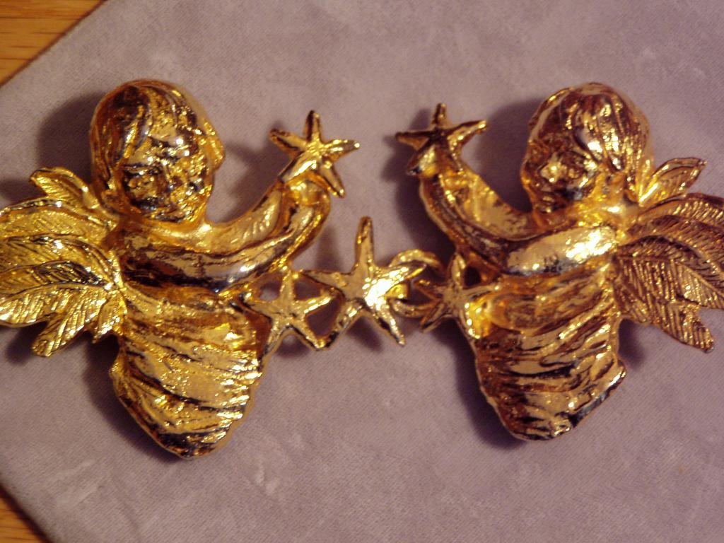 Vintage 1972 Mimi di N Large Angels Belt Buckle Vintage 1972 Mimi di N Large Angels Belt Buckle