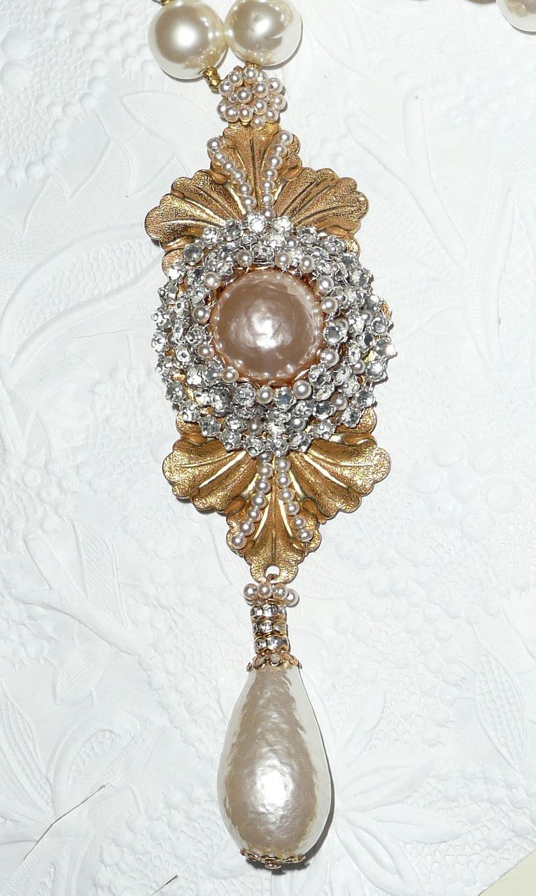 Renaissance Grandeur Baroque Simulated Pearls Pendant Necklace Renaissance Grandeur Baroque Simulated Pearls Pendant Necklace