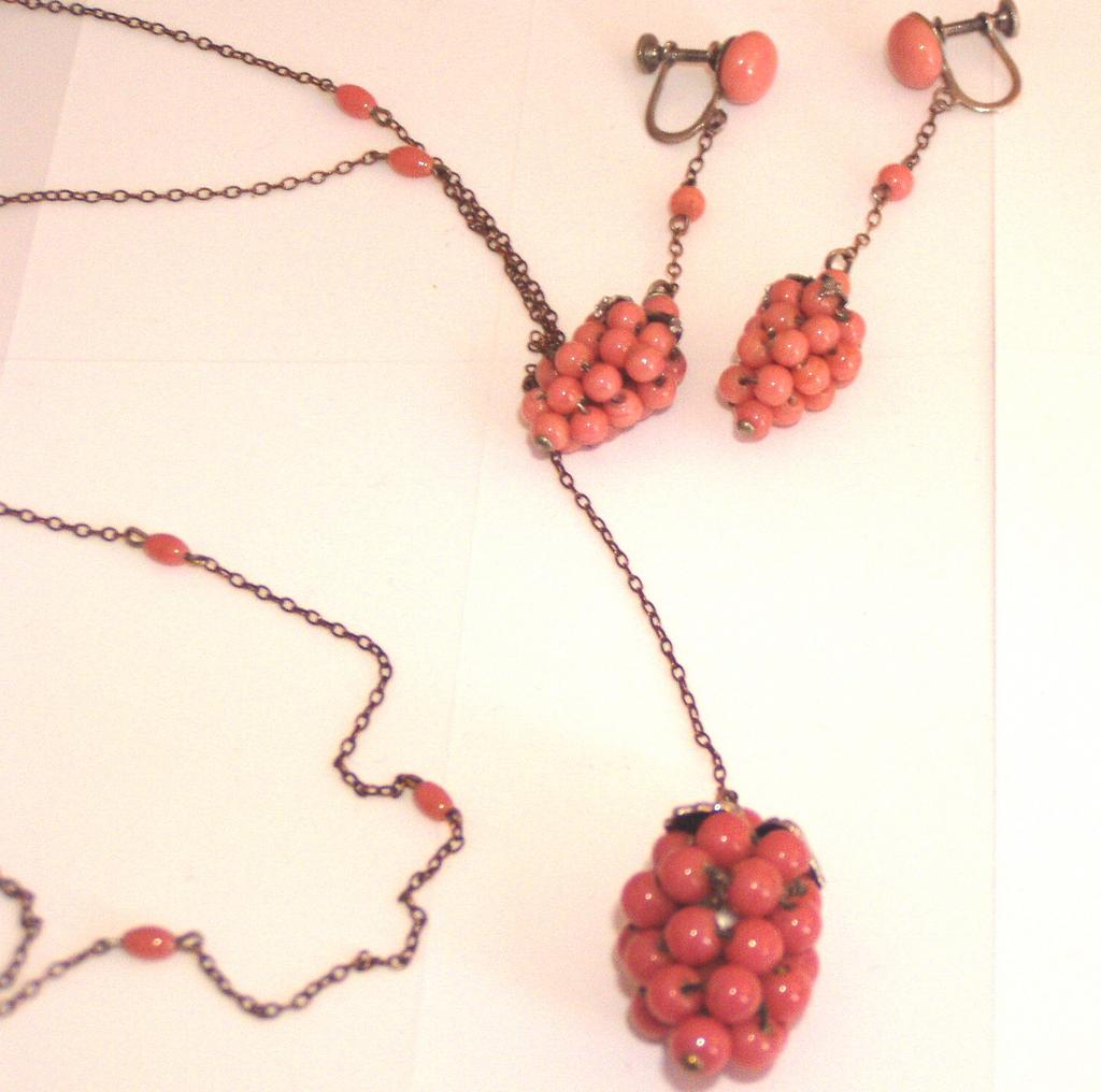 Vintage Faux Pink Coral Glass Grapes Necklace and Earrings Vintage Faux Pink Coral Glass Grapes Necklace and Earrings