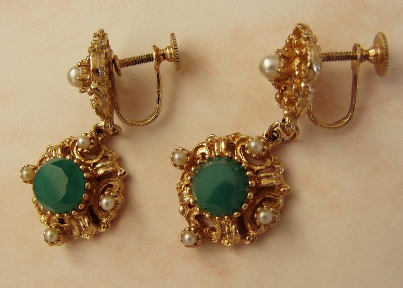 Pretty Vintage Costume Earrings Green and Gold Dangles Pretty Vintage Costume Earrings Green and Gold Dangles