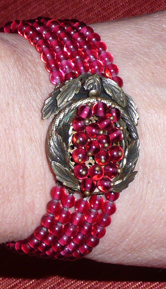Incredible Vintage Red Glass bead Bracelet Incredible Vintage Red Glass bead Bracelet