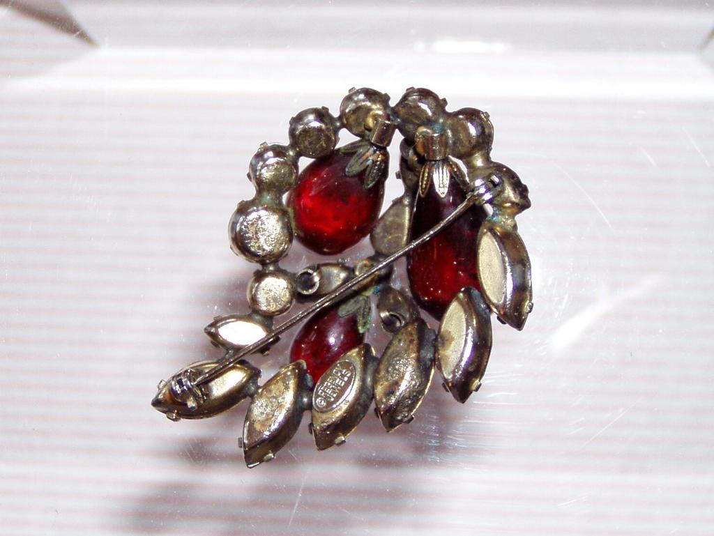 Gorgeous Regency Red Art Glass and Rhinestone Brooch and Earrings Gorgeous Regency Red Art Glass and Rhinestone Brooch and Earrings