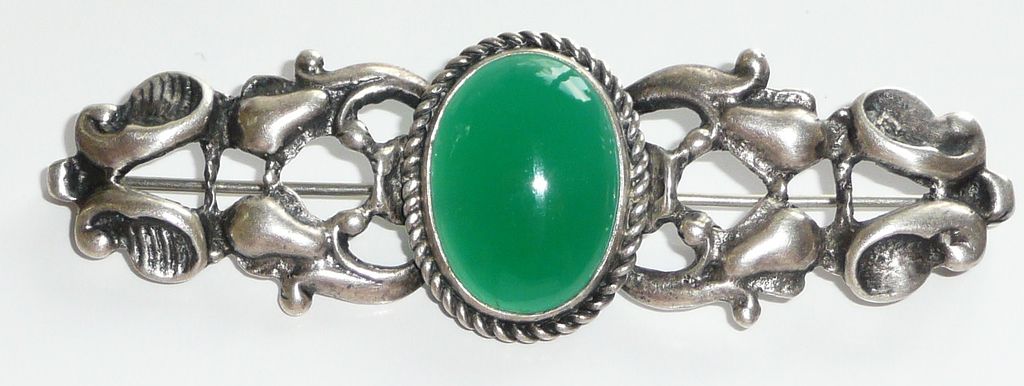 Vintage Sterling and Green Stone Brooch Vintage Sterling and Green Stone Brooch