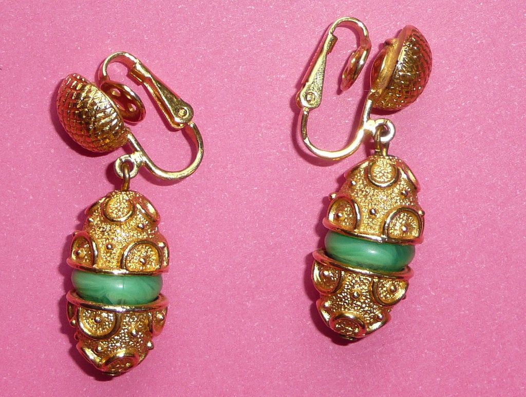 Beautiful Trifari Clip Earrings Beautiful Trifari Clip Earrings