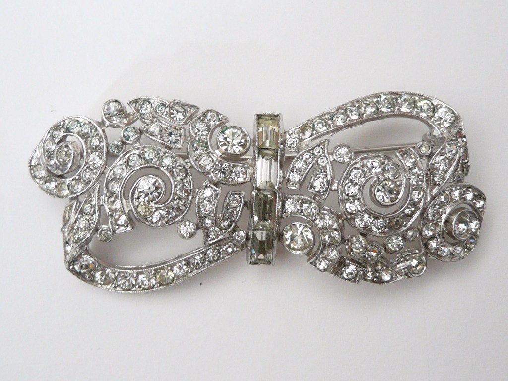 Vintage Trifari Rhinestone Brooch Plus Earrings Vintage Trifari Rhinestone Brooch Plus Earrings