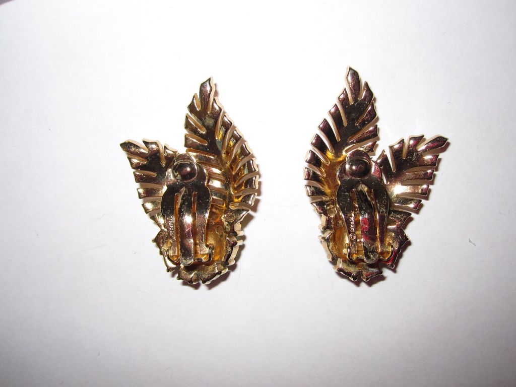 Vintage Trifari Clip Earrings Vintage Trifari Clip Earrings