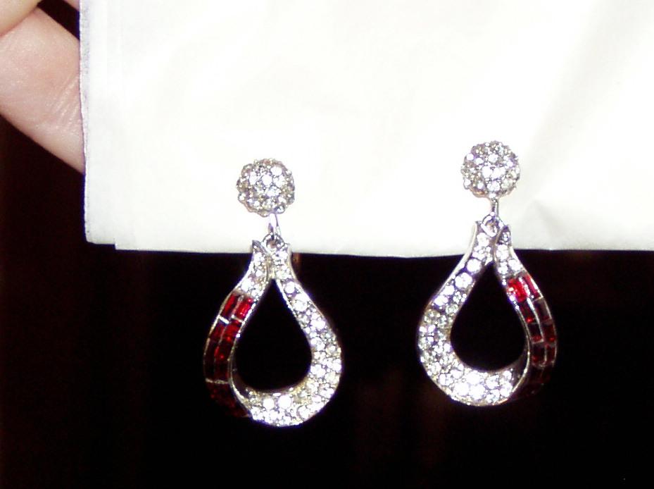 Pretty Vintage Clip Rhinestone Earrings Pretty Vintage Clip Rhinestone Earrings