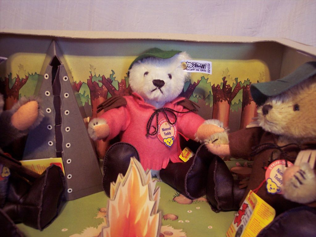 Steiff Teddy Bear Nimrod Set – Limited Edition Steiff Teddy Bear Nimrod Set – Limited Edition