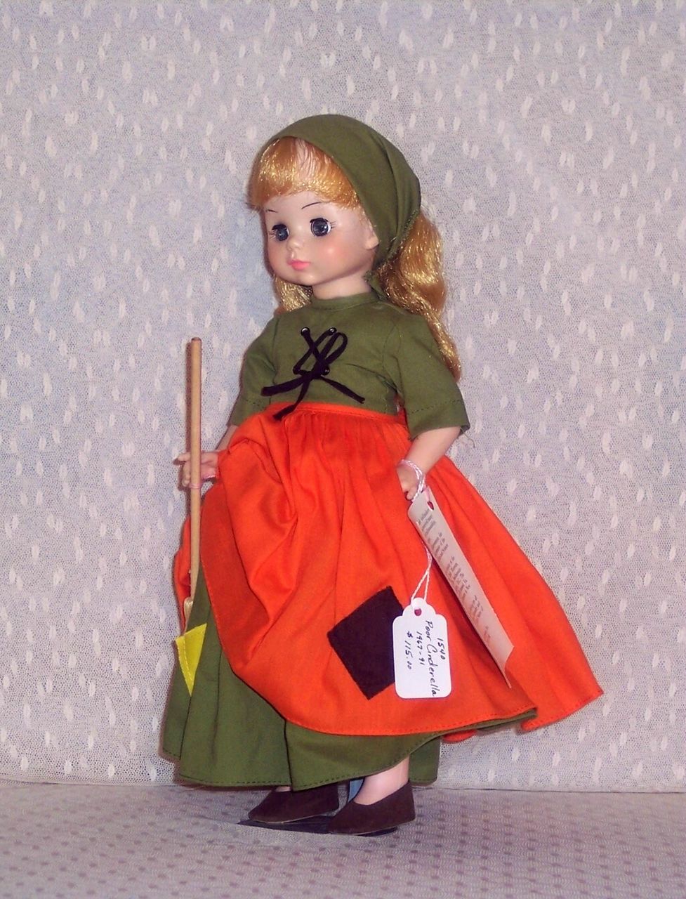 Madame Alexander - Poor Cinderella # 1540 Madame Alexander - Poor Cinderella # 1540
