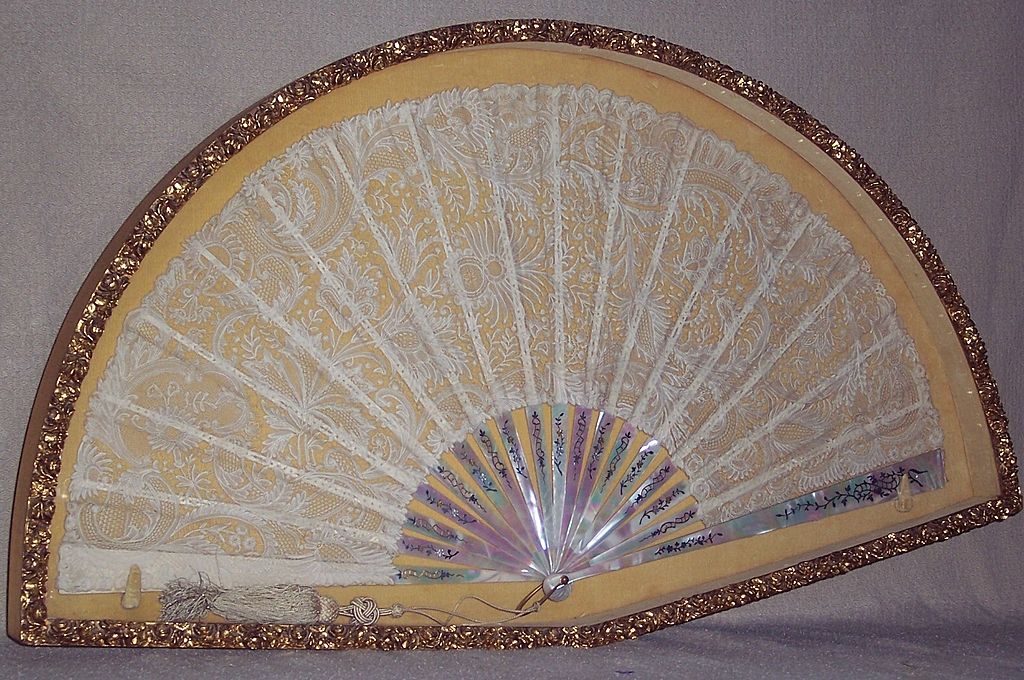 Antique Hand Fan - Rare Museum Quality - Brussels Lace Antique Hand Fan - Rare Museum Quality - Brussels Lace