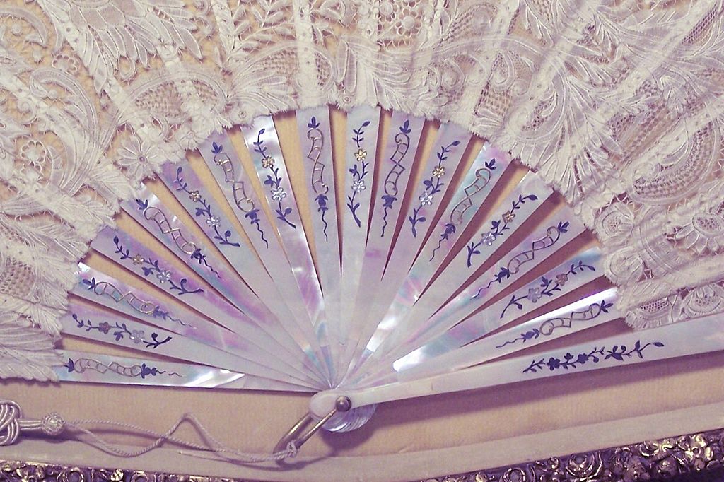 Antique Hand Fan - Rare Museum Quality - Brussels Lace Antique Hand Fan - Rare Museum Quality - Brussels Lace