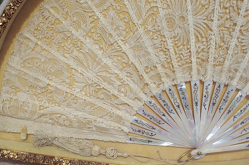 Antique Hand Fan - Rare Museum Quality - Brussels Lace Antique Hand Fan - Rare Museum Quality - Brussels Lace