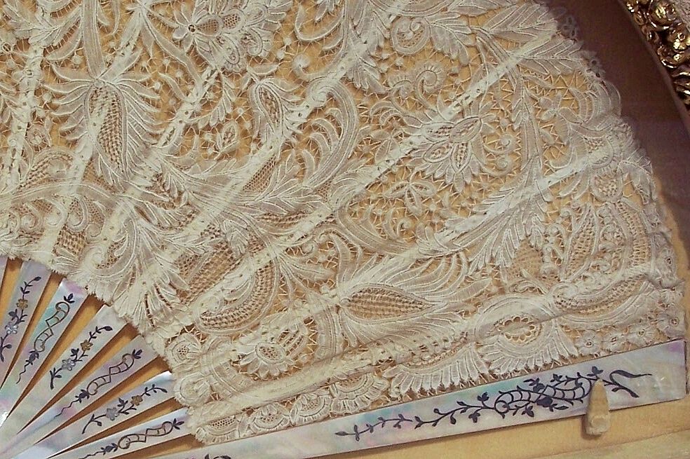 Antique Hand Fan - Rare Museum Quality - Brussels Lace Antique Hand Fan - Rare Museum Quality - Brussels Lace