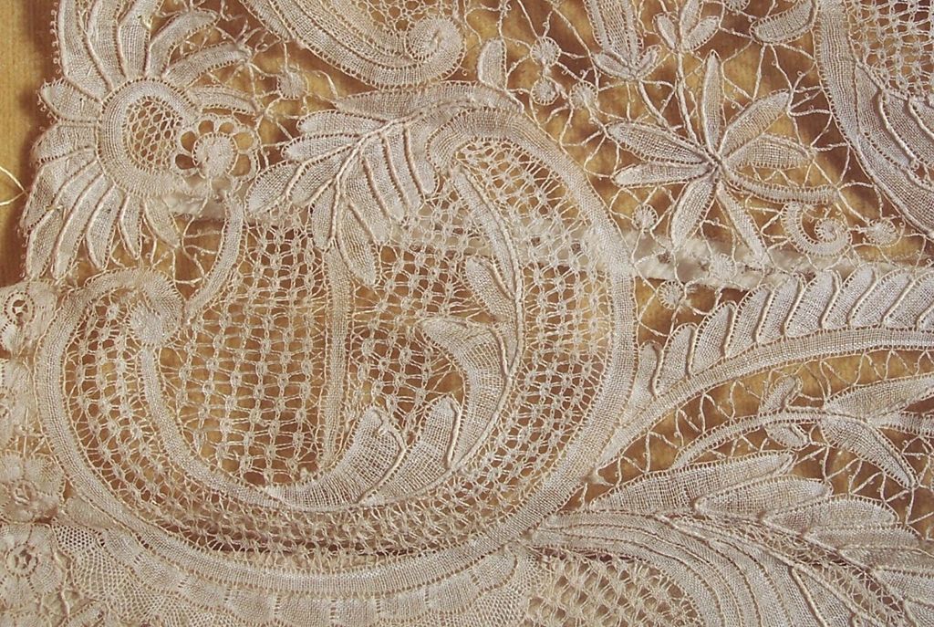 Antique Hand Fan - Rare Museum Quality - Brussels Lace Antique Hand Fan - Rare Museum Quality - Brussels Lace