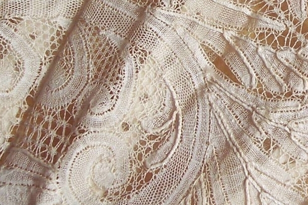 Antique Hand Fan - Rare Museum Quality - Brussels Lace Antique Hand Fan - Rare Museum Quality - Brussels Lace